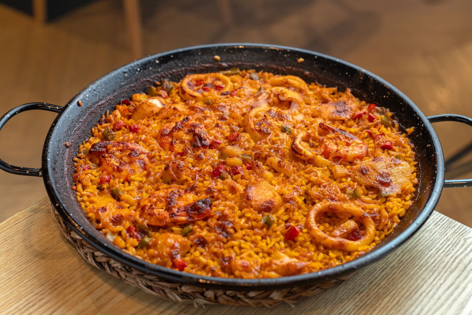 Paella de Casa Ponzano con marisco y verduras